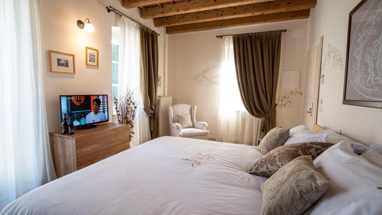 Locanda Dell'Oleificio Mezzane di Sotto Bagian luar foto