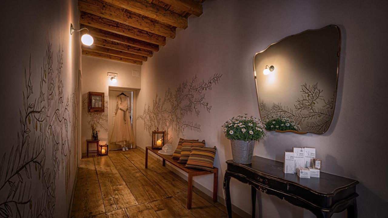 Locanda Dell'Oleificio Mezzane di Sotto Bagian luar foto