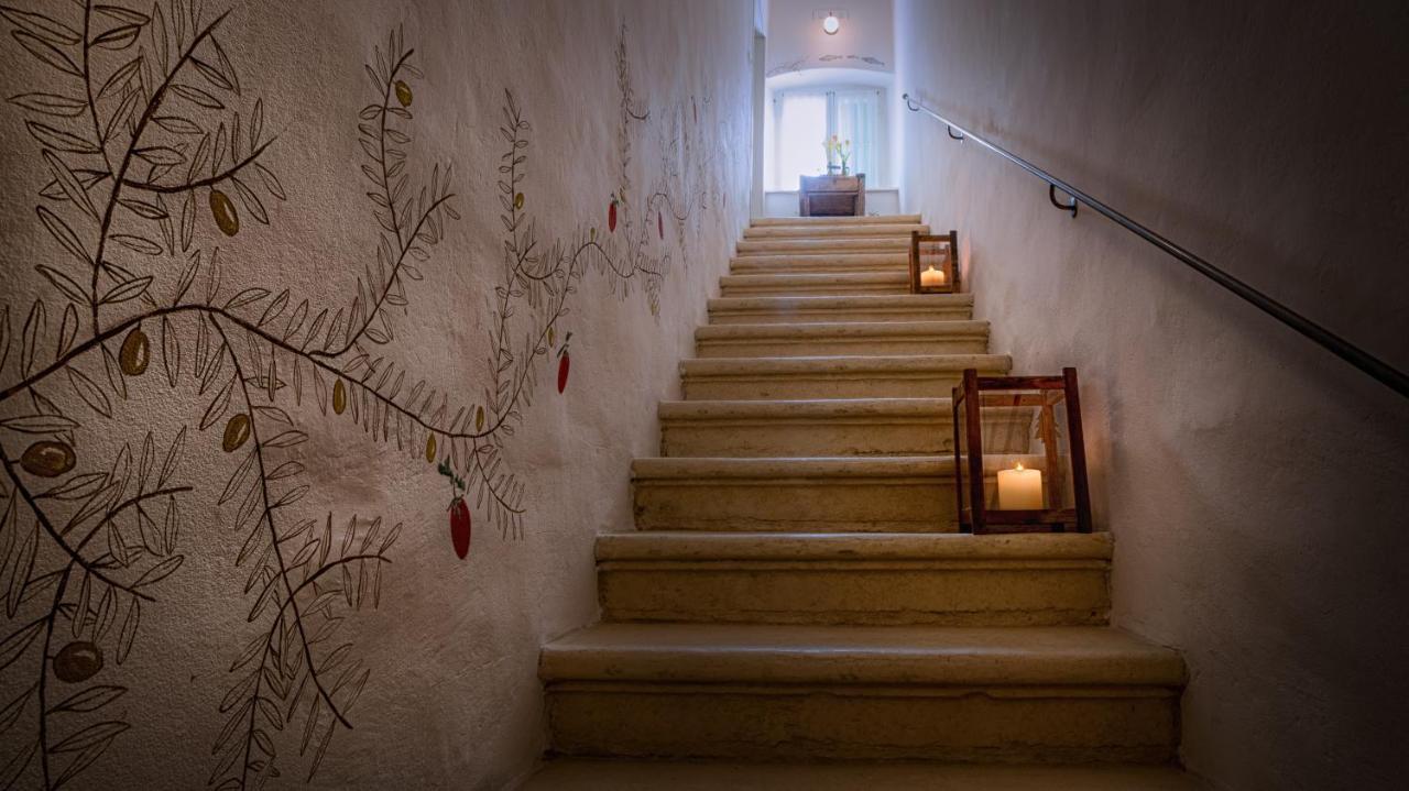 Locanda Dell'Oleificio Mezzane di Sotto Bagian luar foto