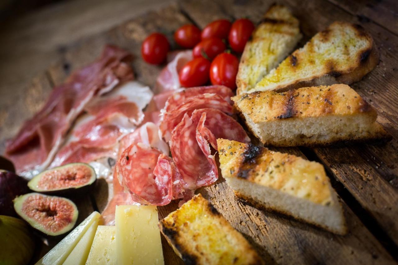 Locanda Dell'Oleificio Mezzane di Sotto Bagian luar foto