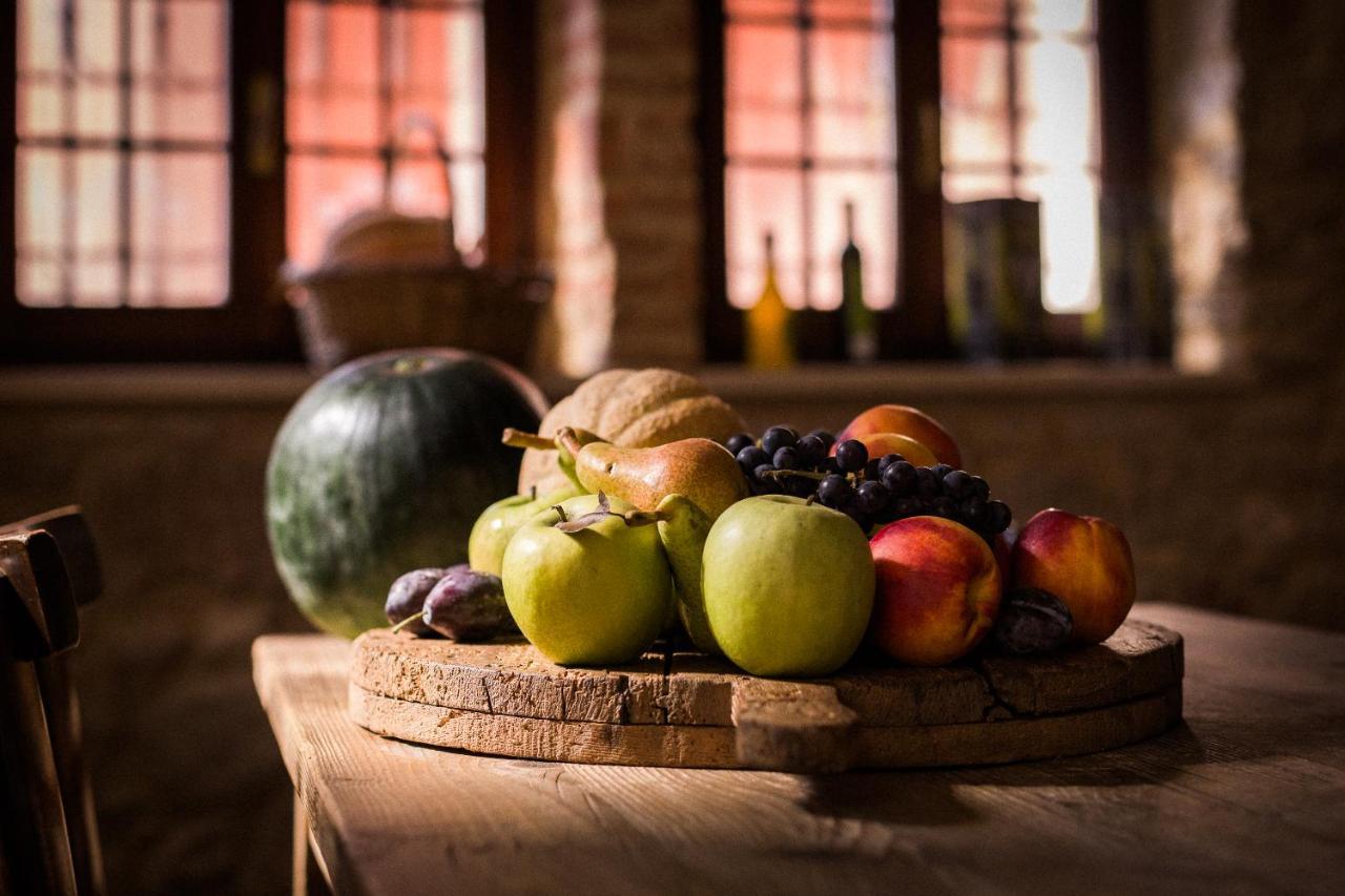 Locanda Dell'Oleificio Mezzane di Sotto Bagian luar foto