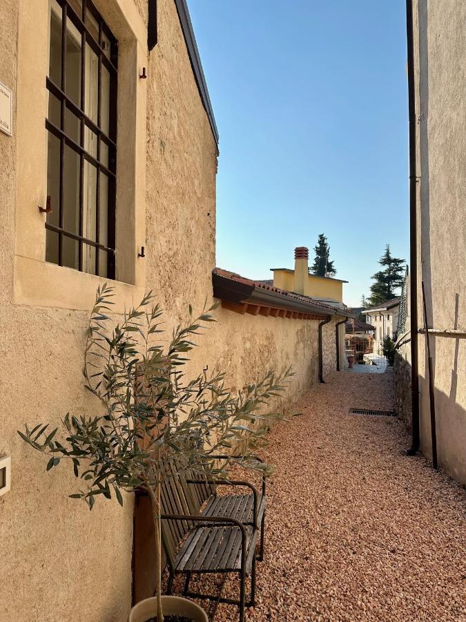 Locanda Dell'Oleificio Mezzane di Sotto Bagian luar foto